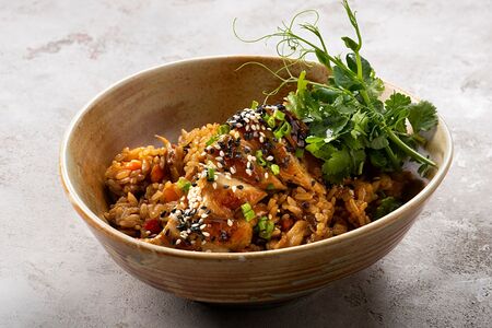 Тайский рис с курицей и соусом унаги