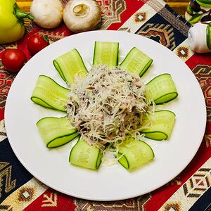 Салат из говяжьего языка с бастурмой