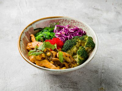 Горчий Поке с курицей