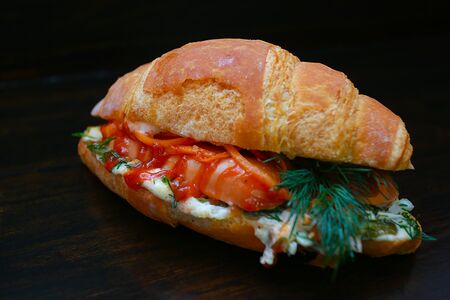 Сэндвич с сосиской (круассан)