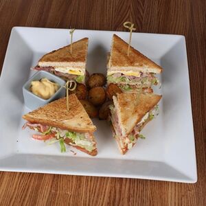 Клаб сэндвич с картофелем фри