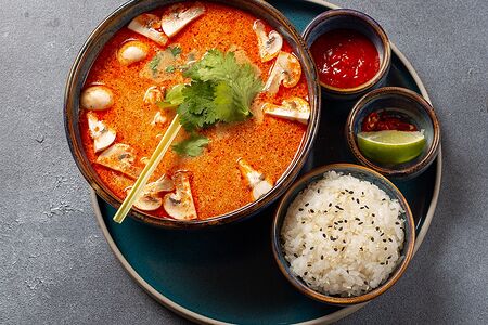 Том ям с морепродуктами