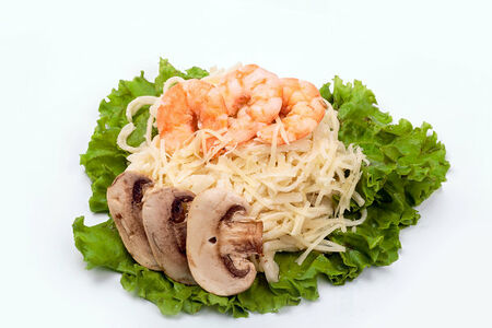 Сливочный удон с креветками и грибами