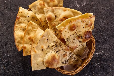 Фокачча с сыром и прованскими травами