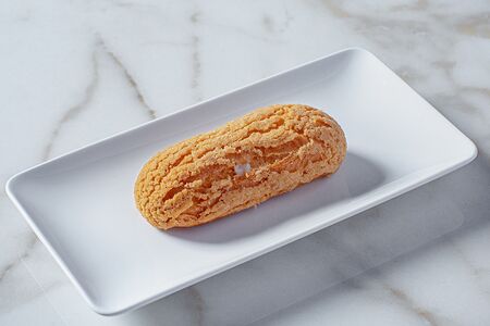 Эклер ванильный