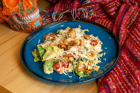 Цезарь по-мексикански с курицей