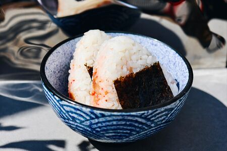 Онигири Креветка с бамбуком или тунец