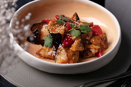 Хрустящие баклажаны со сладкими томатами