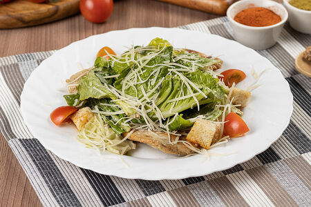 Салат Цезарь с курицей