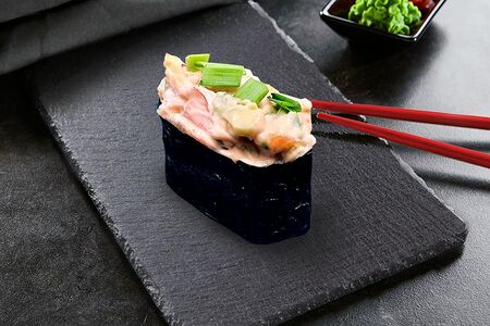 Креветка с авокадо спайси