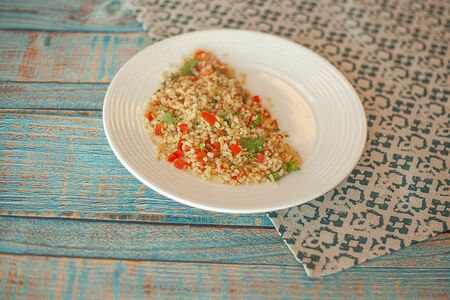 Булгур с томатами и кинзой