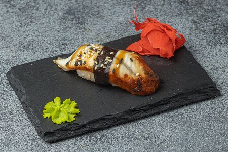 Суши с угрем