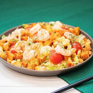 Салат Цезарь с креветками