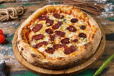 С суджуком и горгонзолой