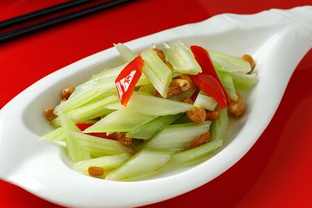 Жареный сельдерей с кешью