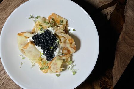 Блины со страчателлой и икрой