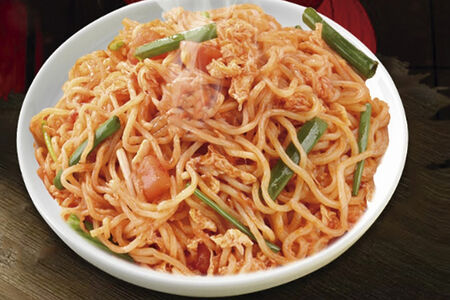 Лапша с сосисками и яйцом №004