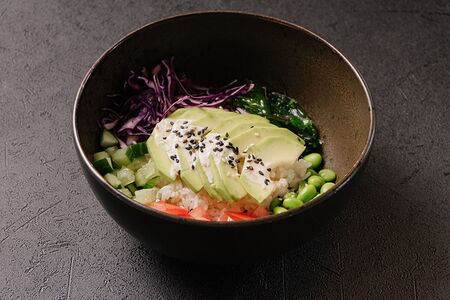 Поке с авокадо