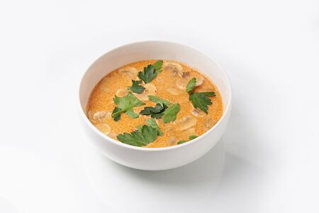 Суп Том ям с лососем