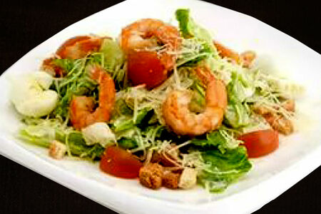 Салат Цезарь с креветками