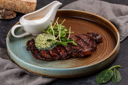 Стейк стриплойн из фермерского бычка