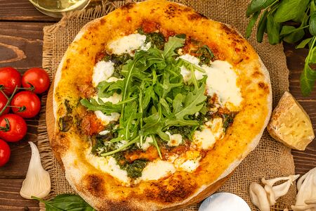 Пицца со шпинатом и грибами