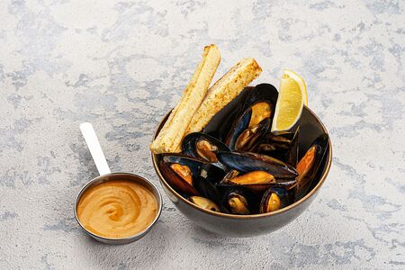 Мидии в соусе том ям