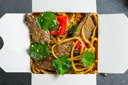 По Китайски с говядиной с яичной лапшой