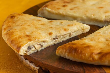 Пирог с картошкой, грибами и сыром