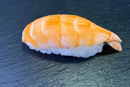 Суши с креветкой