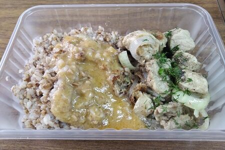 Свинина, жаренная с луком