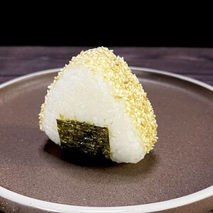 Онигири такуан