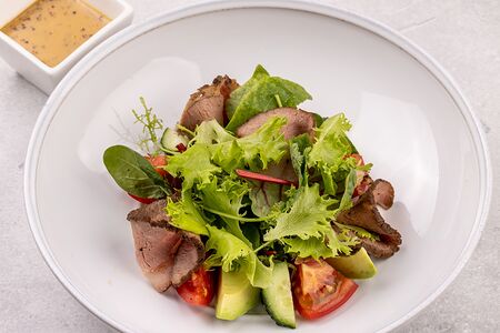 Салат с пастрами