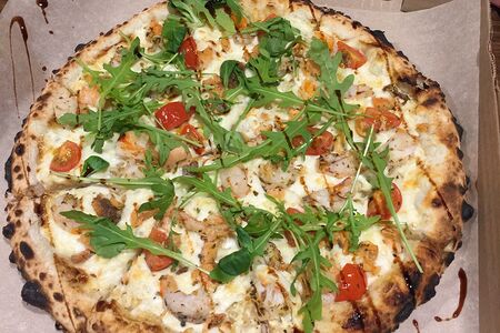 Пицца Семга, креветки, руккола