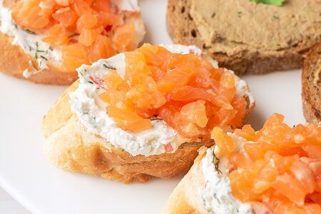 Брускетты с сёмгой
