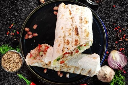 Мини-шаурма куриная на углях в тандырном лаваше