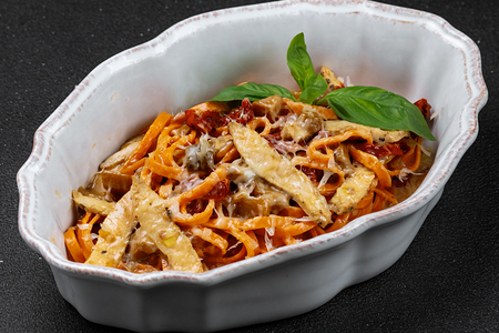 Паста сливочно-грибная с цыпленком