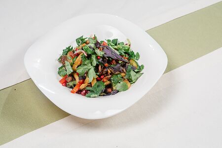 Теплый салат из ягненка