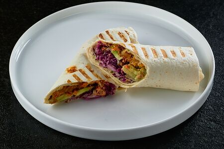 Ролл с копченым лососем