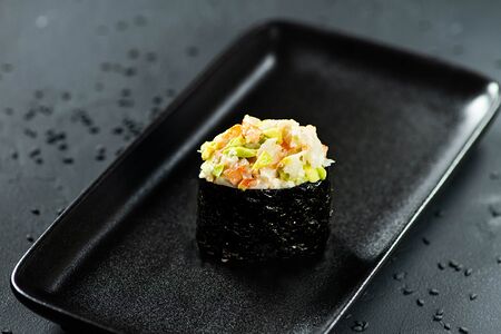 Гункан с креветкой классический