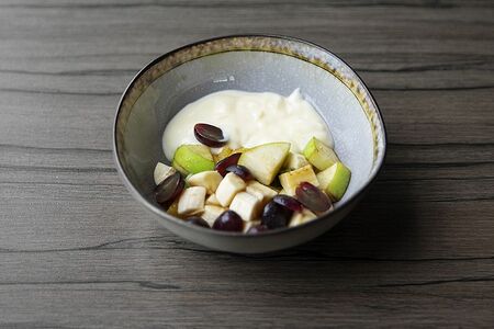 Фруктовый салат с йогуртом