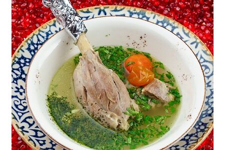 Мясо ягнёнка в бульоне Соютма