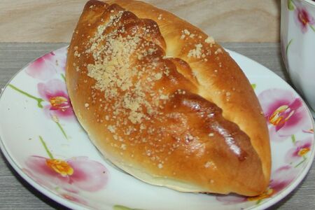 Пирожок с вишней