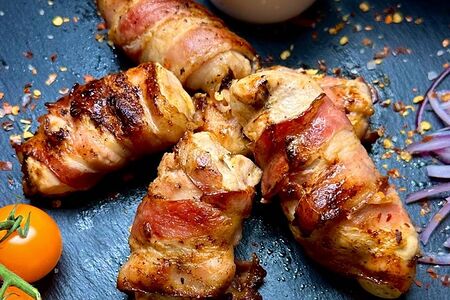 Куриная грудка в беконе