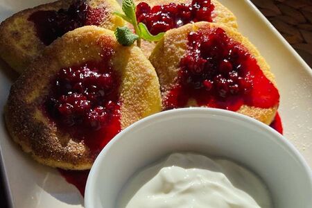 Сырники со сметаной