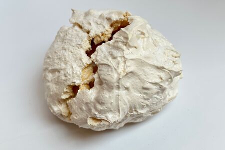 Безе миндальное