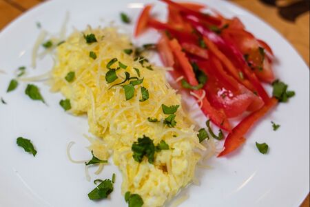 Скрэмбл с пармезаном