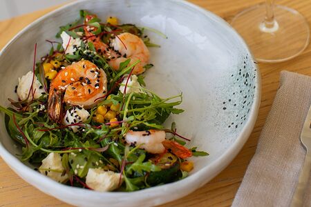 Креветки с цукини и апельсиновой заправкой