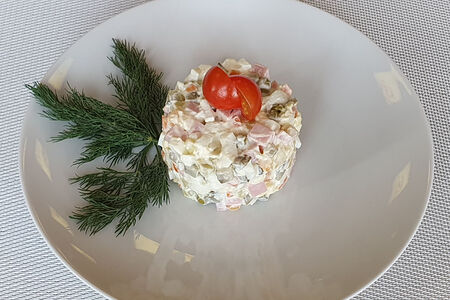 Салат Оливье с ветчиной