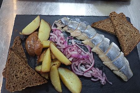 Сельдь с картофелем